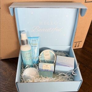 Ocean Scented Bath & Body Gift Set — Light Blue